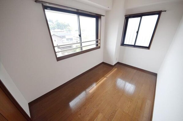 ニューリバーコートの物件内観写真